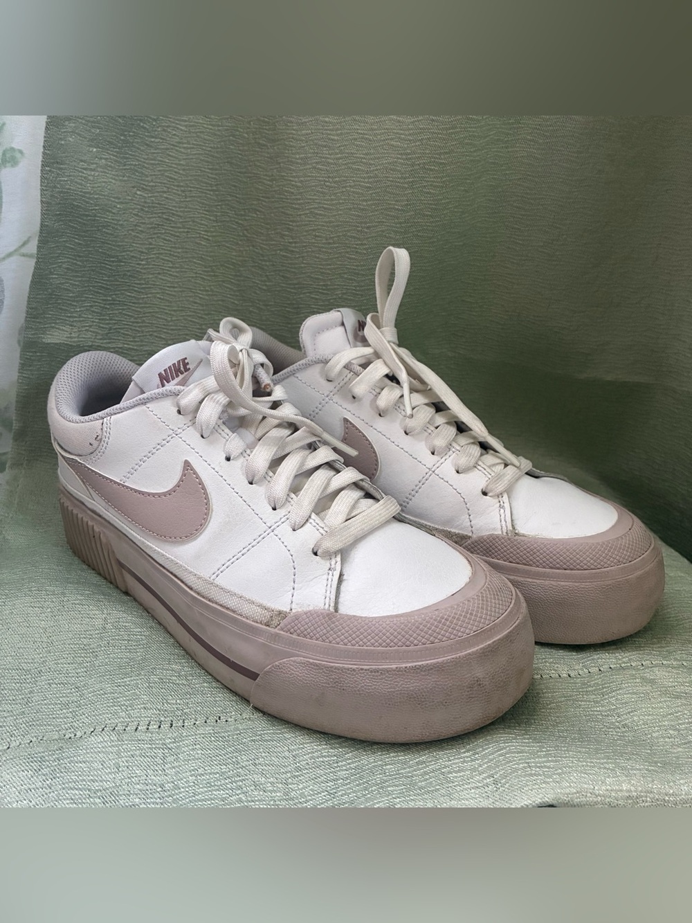 Nike Women's White Sneakers with Pale Purple Platform